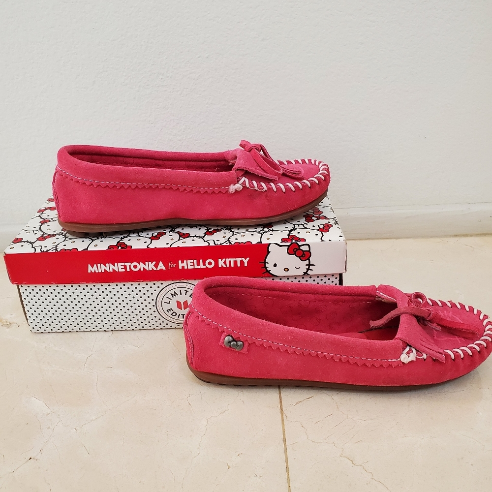 Minnetonka×Hello Kitty limited edition moccasins
